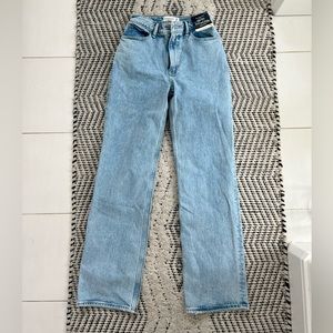 Curve 25. Relaxed jean.!!